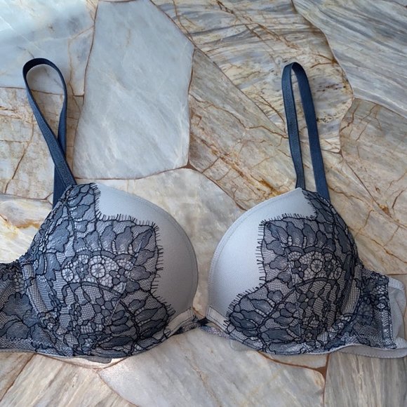 32B VS Bombshell Gray Lace Shimmer Chantilly Lace Push-up Bra - Picture 2 of 9
